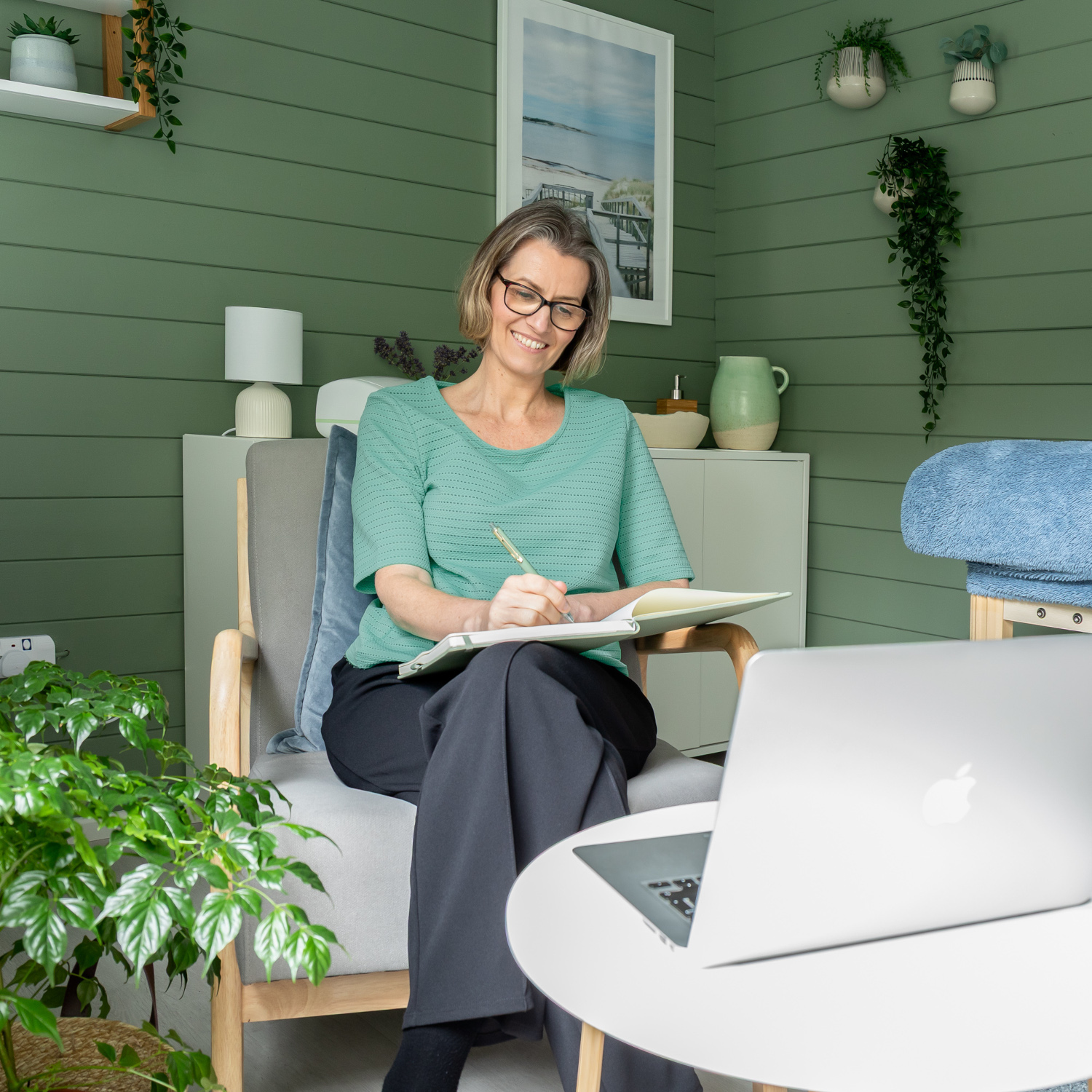 Read more about the article What Is Solution Focused Hypnotherapy and How Can It Help?